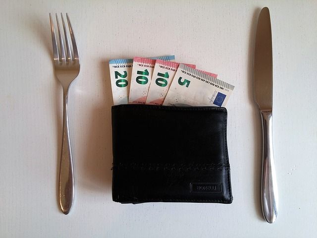 Portemonnee met euro's via Pixabay