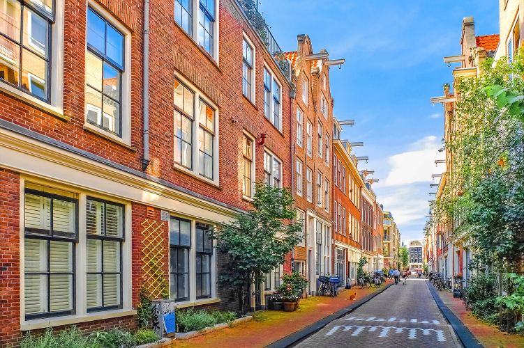 Straat huizen in Amsterdam via Pixabay