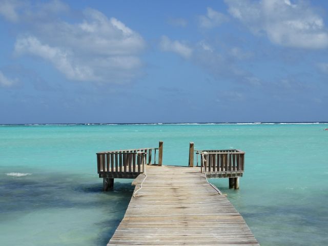 Cari Bonaire via Pixabay blauwe zee