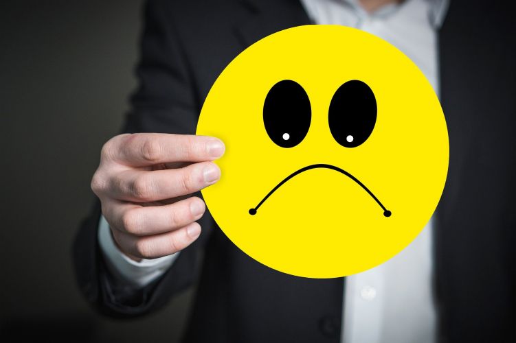 Klagen boos emoji via Pixabay